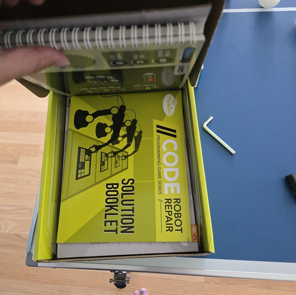 ThinkFun Robot Repair Programming Game - Green - Picture 3 of 5